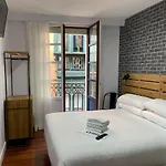 Konukevi Casual Mardones 3*